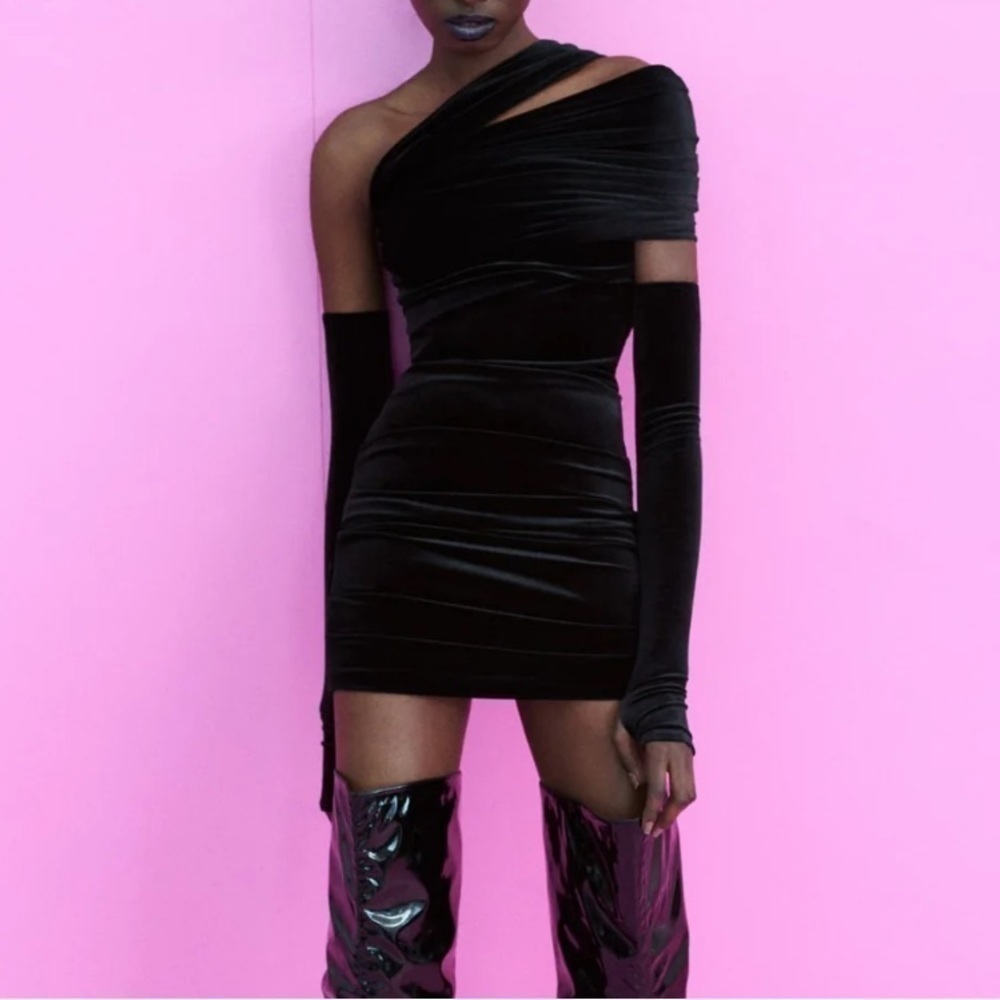 Alex Perry Laken Velvet Dress - Picture 3 of 7